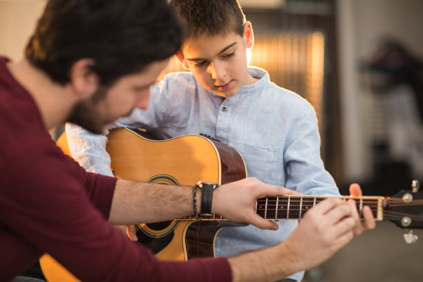 Easy Guitar Lessons – What You Should Know